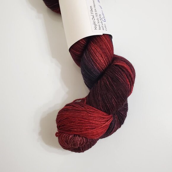 Night Owl Fibers Hand Dyed Yarn Queen of Hearts Superwash Merino Nylon 100g 463y - Picture 8 of 8
